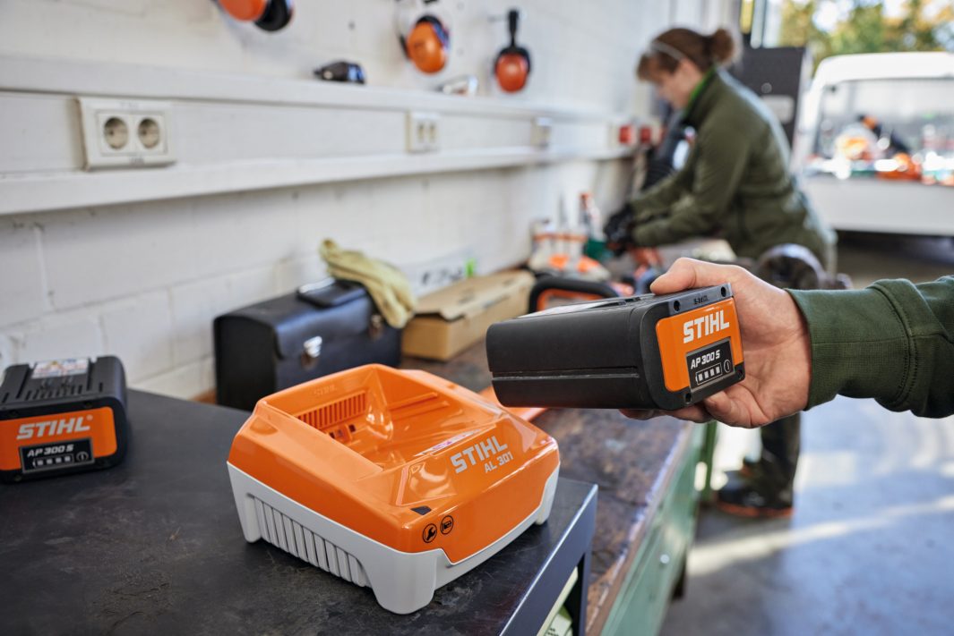 STIHL AL 301 Charger
